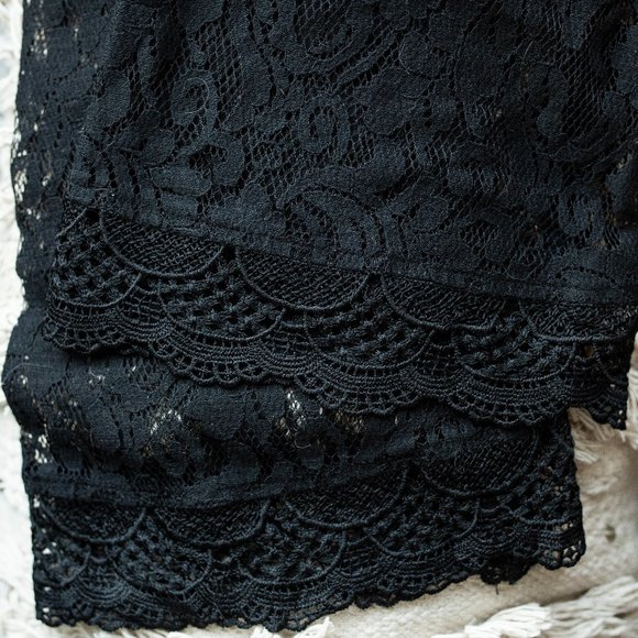 Kendall & Kylie Crop Button Up Lace Bell Sleeve - Picture 5 of 8